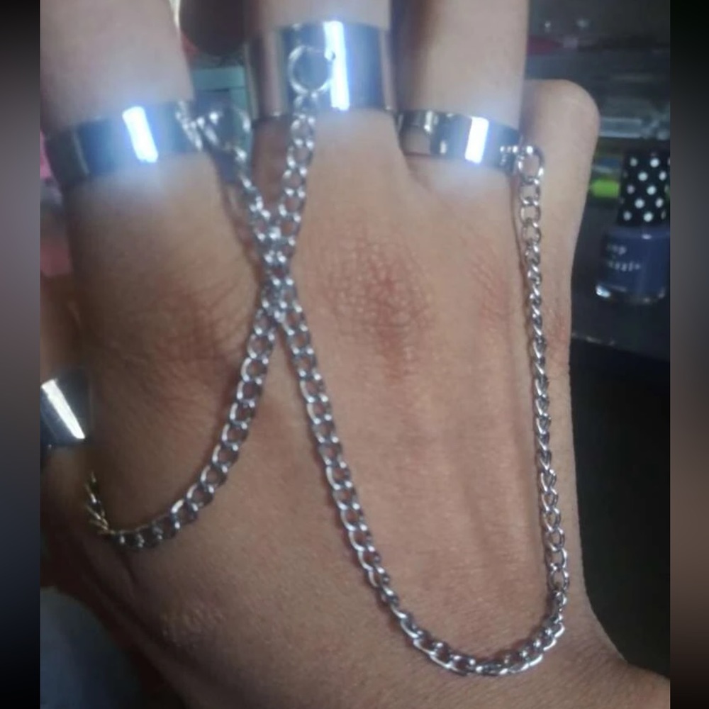 🎀 Awesome Rounded Mitten Chain Linked 4 Finger Adjustable Rings 🎀 - Picture 4 of 6